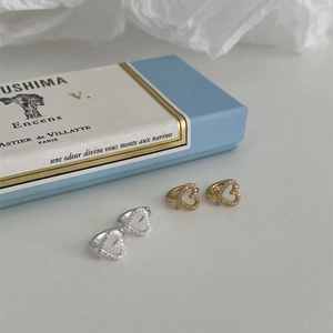 Minimalist S925 silver heart stud earrings with cubic zirconia in gold and silver