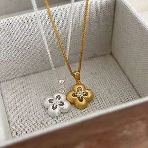 Collane vintage in argento S925 a quadrifoglio con finitura opaca spazzolata oro e argento