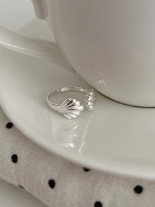 Close-up of S925 sterling silver open ring featuring a minimalist shell pattern design