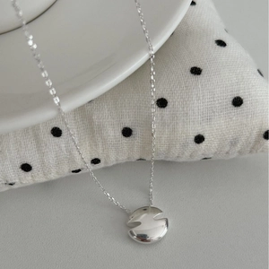 Collier minimaliste en argent sterling S925 avec pendentif rond en V et fini poli