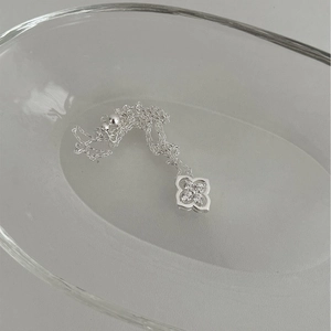 Elegant S925 sterling silver four-leaf flower necklace with zircon diamond pendant