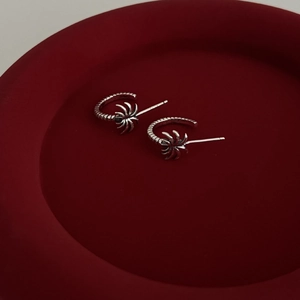 S925 sterling silver palm tree C-shape earrings with vintage oxidized finish and texture
