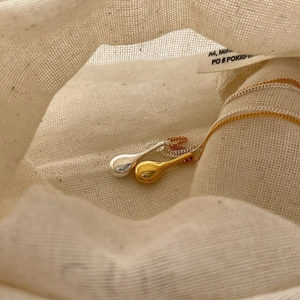 Elegant S925 sterling silver waterdrop pendant necklace in polished gold and silver finish