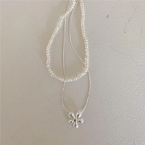 Minimalist S925 silver double layer necklace with small flower pendant and pearl beads