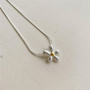 Minimalist S925 silver flower pendant necklace with textured petals and golden core