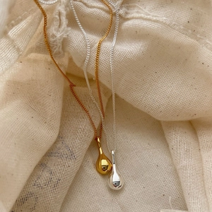 Elegant S925 sterling silver teardrop pendant necklaces in gold and silver finishes