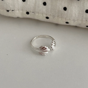 Minimalist S925 sterling silver shell ring for women with adjustable open band design