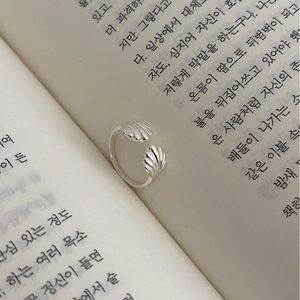 S925 sterling silver shell open ring displayed on an open Korean book page
