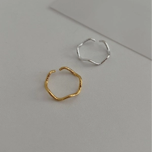 Minimalist S925 silver wave rings with hammered texture in gold and silver finish