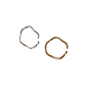 Set of irregular S925 silver rings with hammered texture in gold and silver finish