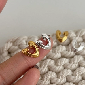 S925 sterling silver minimalist heart stud earrings in gold and silver finish