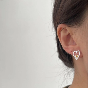 S925 sterling silver heart stud earrings with yellow zircon and hammered metal texture