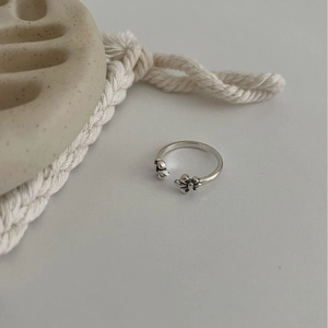 Bague large en argent S925 style vintage avec motifs floraux abstraits et finition vieillie