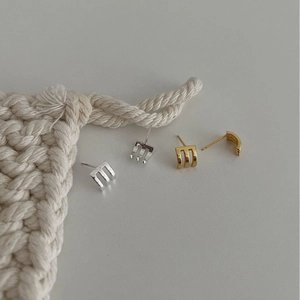 Minimalist S925 sterling silver geometric stud earrings in silver and gold finish