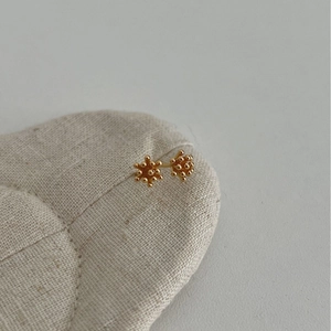 Minimalist S925 sterling silver pine cone stud earrings in gold plated cluster design