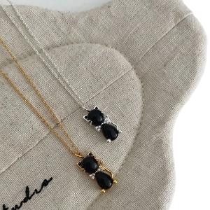 Colliers chat élégants en argent S925 avec agate noire et accents de diamants brillants