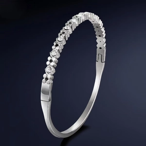 Stainless Steel Clover Rhinestone Bangle Bracelet For Women Minimalist Inlaid Geometric Oval Cuff Bangle High End Niche Fashion Jewelry