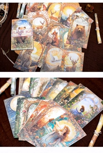Makroaufnahme von Vintage-Waldtier-Illustrationen und Bastelkarten für Scrapbooking