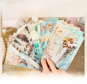 Macro-detail van vintage scrapbookingpapier met veren en bloemen, set van 30 stuks