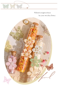 Matériel de bricolage pour scrapbooking avec papier cerisier ajouré et flacons en verre déco