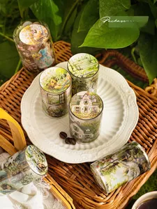 Dettaglio del nastro adesivo PET decorativo stile vintage camping con fiori e edifici