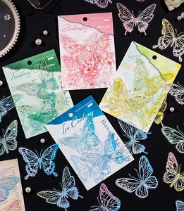 Makro-Detail von PET-Schmetterlingsaufklebern mit Laser-Hologramm-Effekt für Scrapbooking