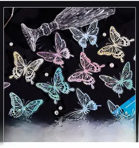 Makrodetail holografischer Schmetterlingsaufkleber mit aufwendigen Laserschnittmustern