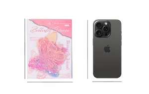 Größenvergleich des 14x10,5cm Schmetterling-Sticker-Sets neben einem Smartphone