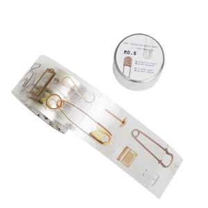 Ρετρό ταινία PET με vintage μεταλλικά κλιπ και καρφίτσες σε καθαρό λευκό φόντο