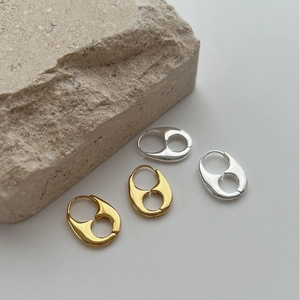 Minimalist 925 sterling silver geometric pig nose earrings in gold and silver finish