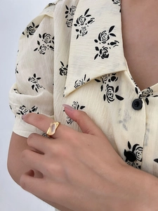 Detailed view of a gold 925 silver ring with white chalcedony on a model hand