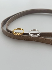 Detail of adjustable hollow chain link rings in gold and silver finish with sparkling stones
