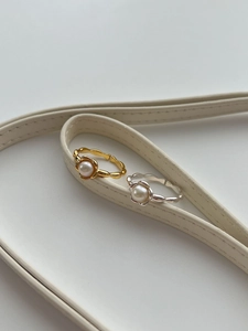 Close-up of S925 sterling silver sunflower rings with freshwater pearls in gold and silver