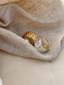 Detailed view of S925 sterling silver hammered texture rings in gold and silver