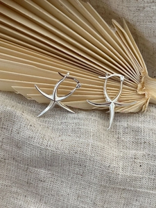 Detailed close-up of S925 sterling silver starfish stud earrings with hallmark stamp