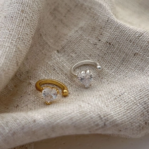 Exquisite 925 silver ear cuffs with heart-shaped cubic zirconia in gold and silver finish