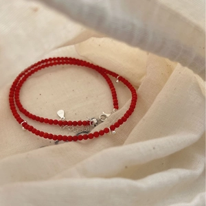 Collier en argent S925 fait main avec perles de corail rouge et fermoir mousqueton