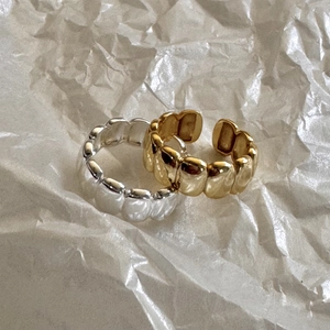 Polished S925 sterling silver oval rings in gold and silver with a bubble wave design