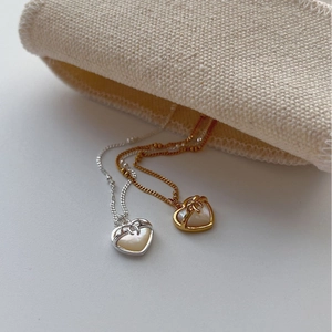 Colliers pendentif cœur élégants en or et argent avec nacre et détail de nœud papillon