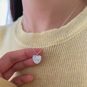 S925 sterling silver heart pendant necklace with radial texture and zircon stone