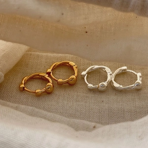 Minimalist S925 sterling silver hoop earrings in gold and silver twist design