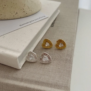 Elegant S925 silver heart stud earrings with sparkling zircon in gold and silver plating