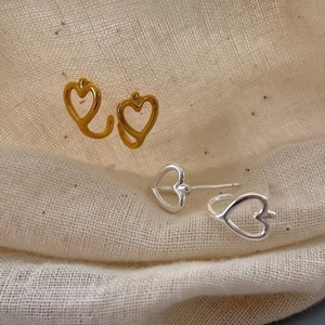 Minimalist 925 sterling silver hollow heart hoop earrings in gold and silver finishes