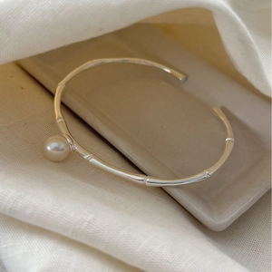 S925 Sterling Silber Bambus Armreif mit eleganter Perle für Damen im minimalistischen Stil