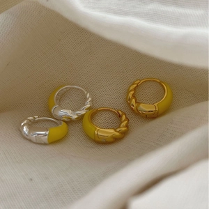 Chic S925 silver hoop earrings with yellow enamel and twisted rope texture design