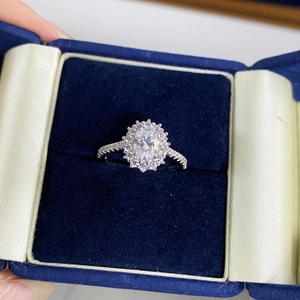S925 sterling silver oval halo engagement ring with 1ct moissanite in blue jewelry box