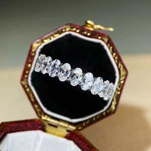 Luxury S925 sterling silver oval-cut full eternity ring with sparkling gemstones