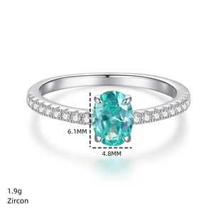 Détail d'une bague en argent s925 avec zircon vert ovale 6,1x4,8 mm et poids 1,9 g