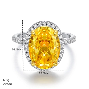 Détail macro d'une bague zircon jaune de 10 carats avec dimensions 16,4x12,8 mm