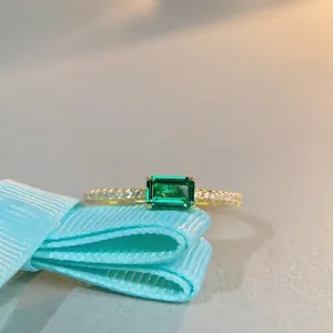 Vintage S925 zilveren ring verguld met 18K goud met een 0,8ct smaragd geslepen steen